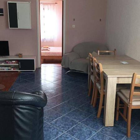 Guest House Antonela Smoljanac Bagian luar foto