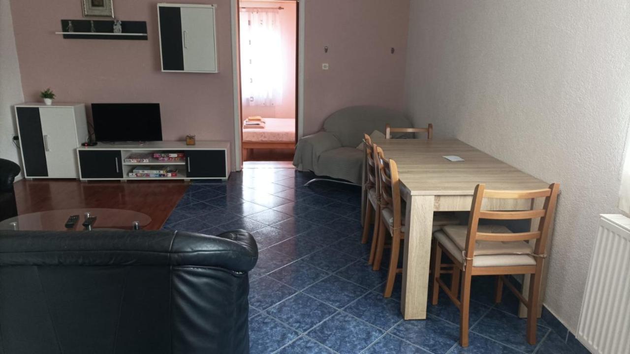 Guest House Antonela Smoljanac Bagian luar foto